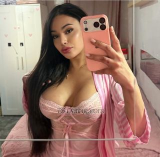 trans girl Maella821 5280240