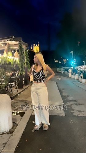 trans girl Miakhaliff 6062368