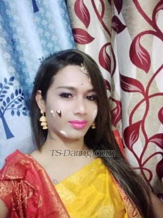 trans girl Modhumondal 3763758