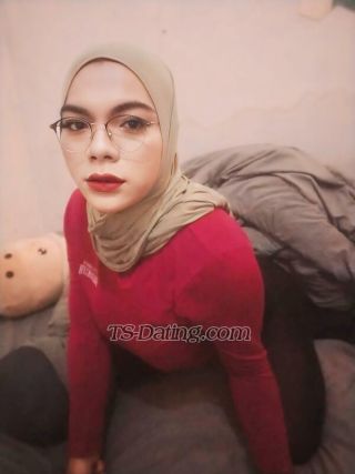 trans girl Nabillachels2 5088680