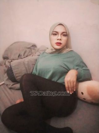 trans girl Nabillachels2 5088925