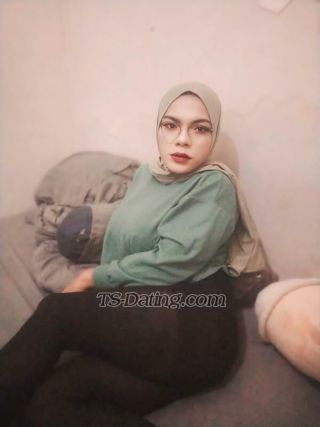 trans girl Nabillachels2 5088981