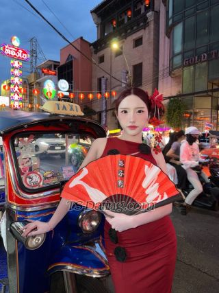 trans girl Nadeerra 1691149