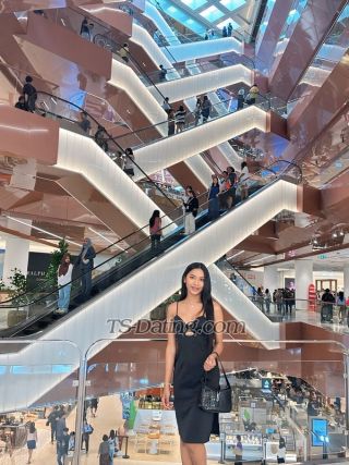 trans girl Ni061280 9427789