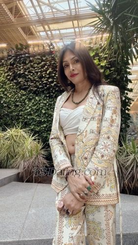 trans girl Nisss 2100081