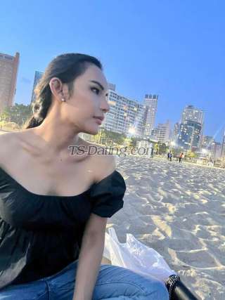 trans girl Nutsineemomo 2862898