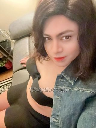 trans girl PihuArora 1018195