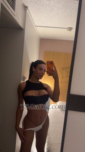 trans girl Pyetra24x5cn 8911035