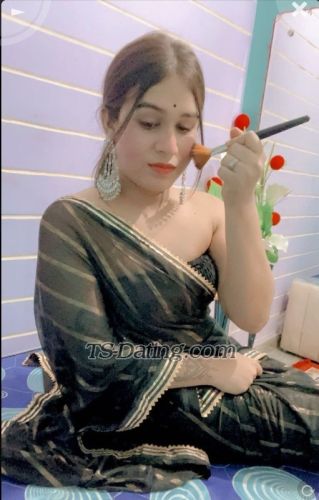 trans girl Raharoy 8912532