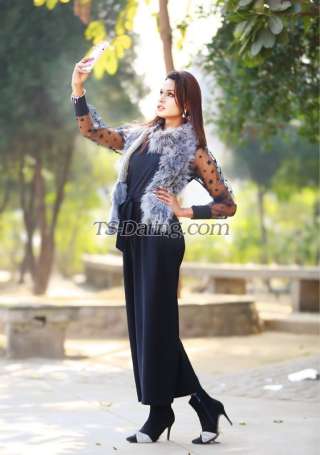 trans girl RealAnaira 0955661