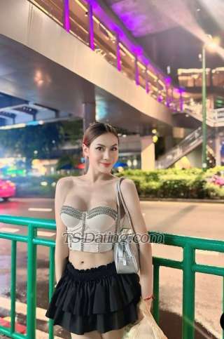 trans girl Renita 2499945