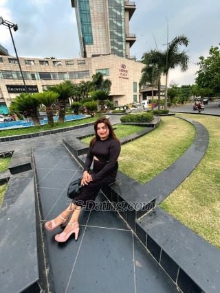 trans girl Rihanasingh 6428396