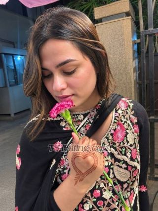 trans girl RoohiKhan 0559372