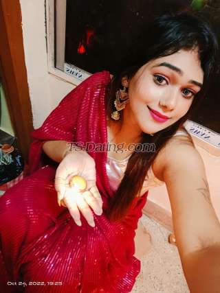 trans girl Suviiroy 6822102