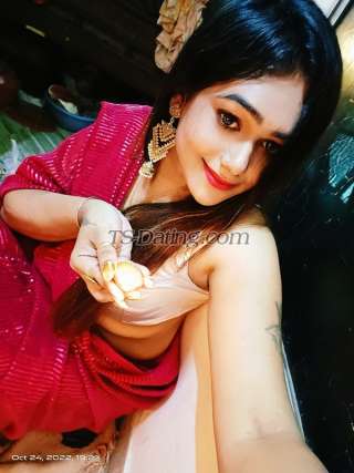 trans girl Suviiroy 6822150