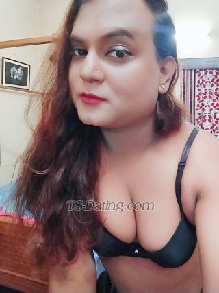 trans girl Swani 9621578